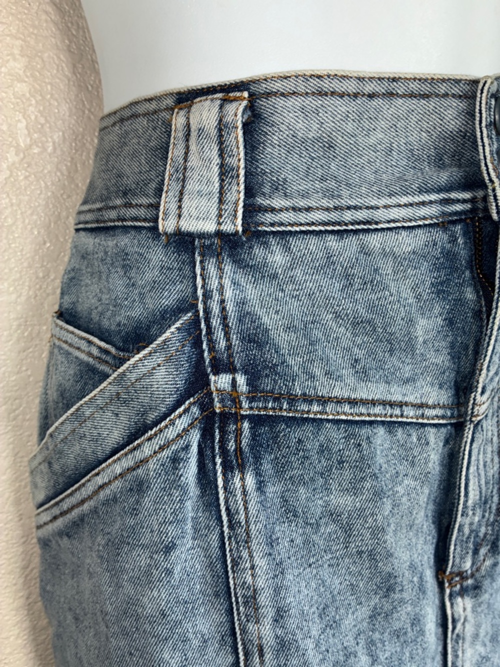CHAUS Blue Acid Wash Denim Mini Skirt, Great Tailoring, Back Slit, Pockets 14 - Picture 5 of 12